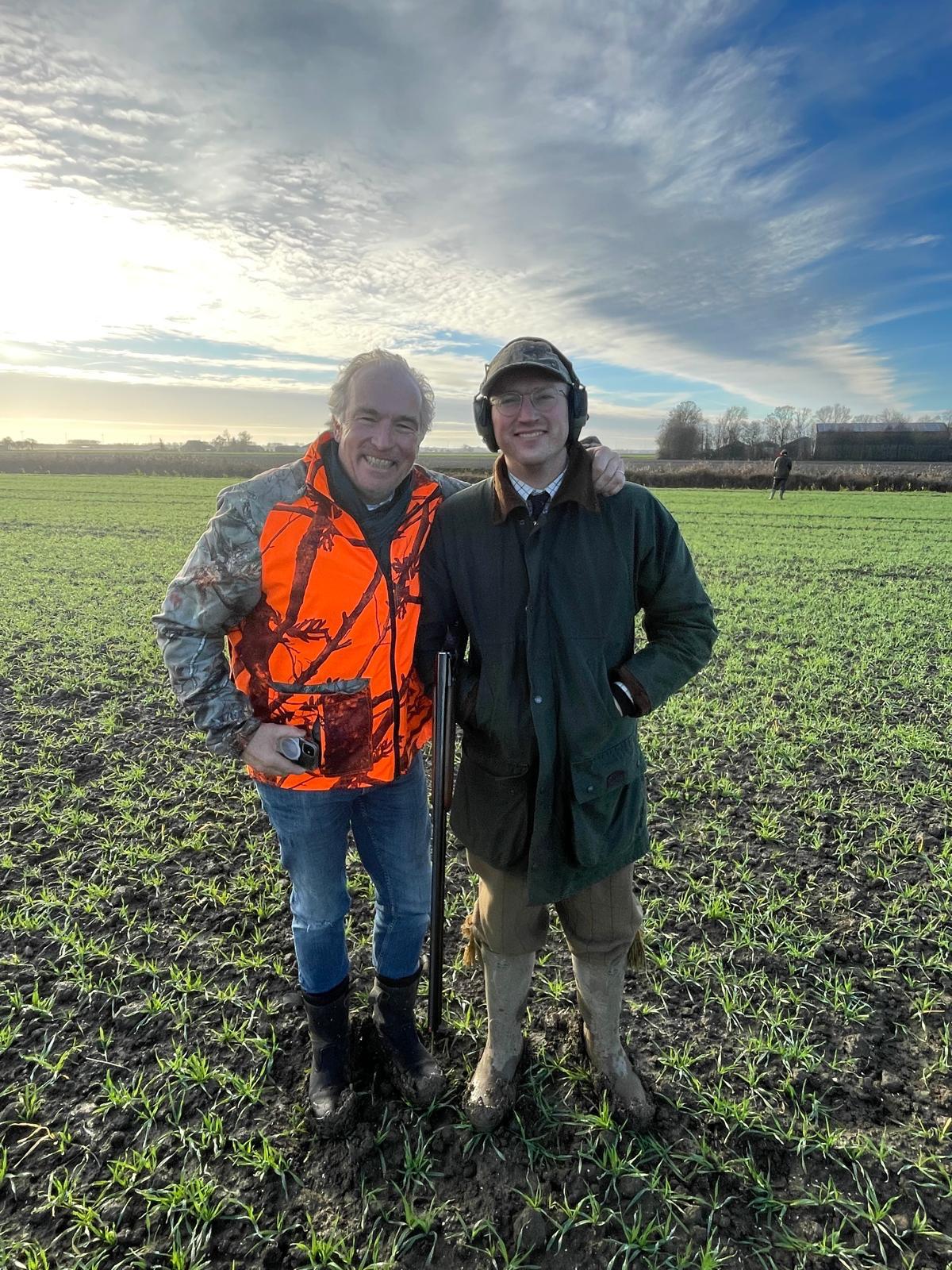 Job Tasche met zijn vader op een drijfjacht in Flevoland